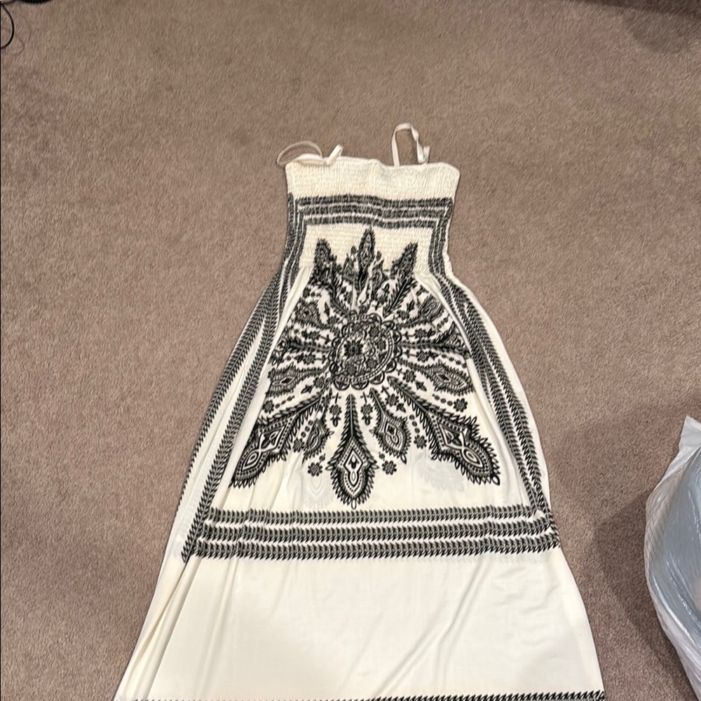 Elegant Black and White Maxi Dress